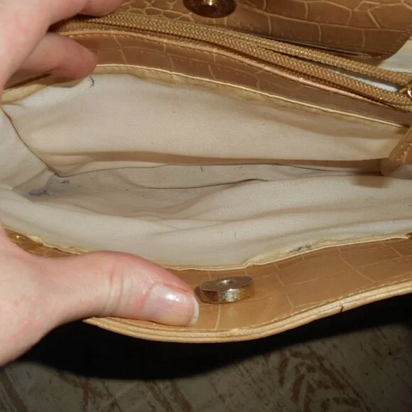 Vintage Guess handbag in camel color crocodile like pattern - Picture 9 of 9